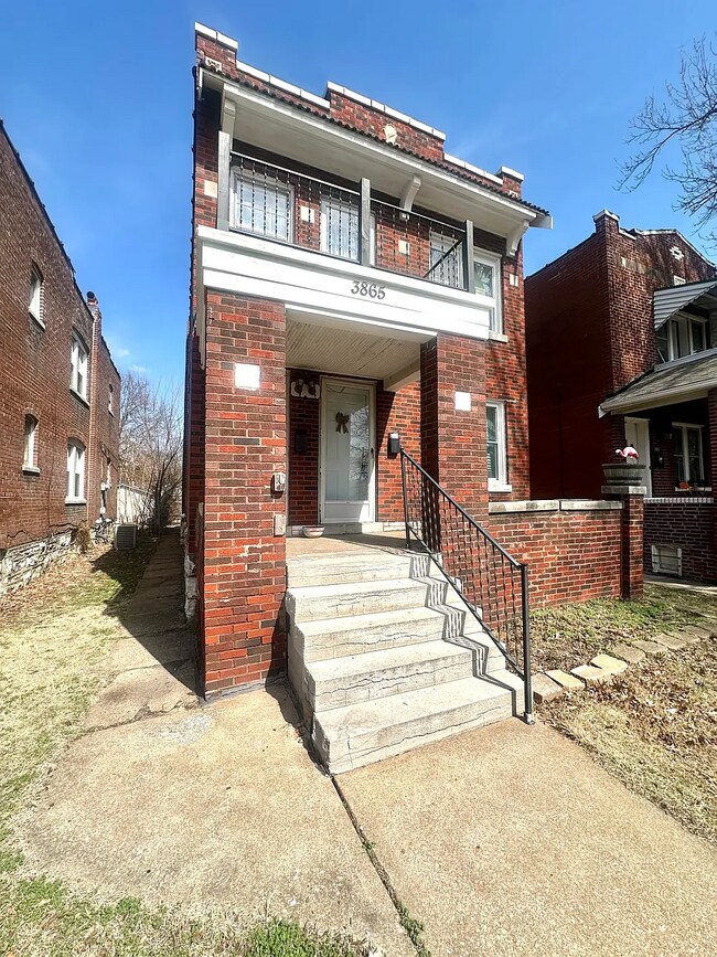 Building Photo - 3865 Alberta St