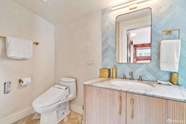 Building Photo - 7 Seymour St