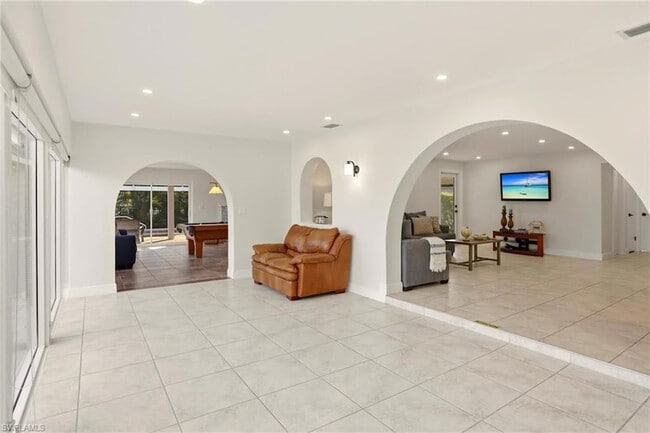 Building Photo - 339 Landmark St