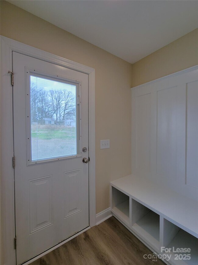 Building Photo - 2119 Moose Rd