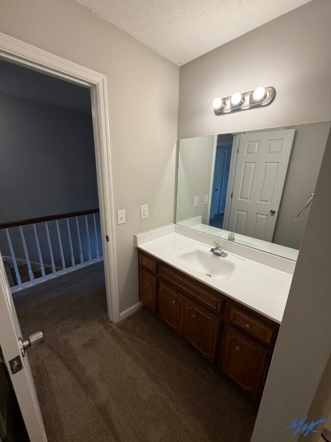Building Photo - 2558 Oak Hill Dr