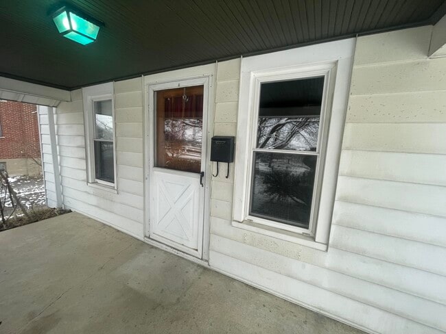 Building Photo - 8224 W Main St