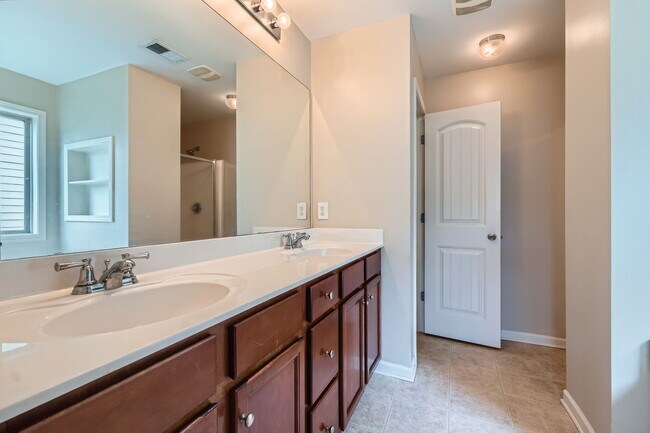 Building Photo - 1071 Mcduffie Cir