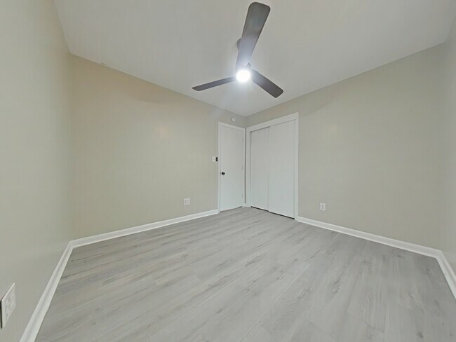 Building Photo - 285 Decatur Dr