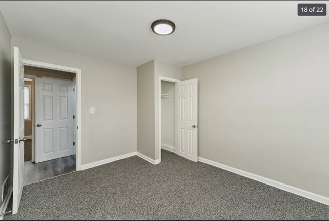 Building Photo - 4 Bedr4 Bedrooms in Parkville