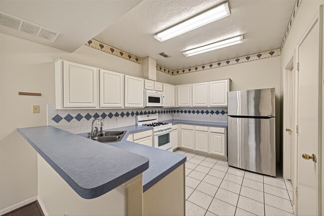 Building Photo - 15903 Timber Chase Dr