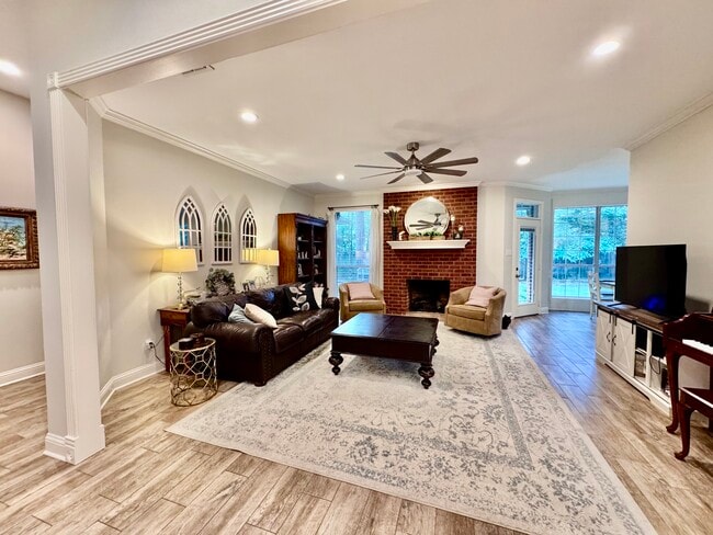 Building Photo - 3308 Oak Knoll Dr