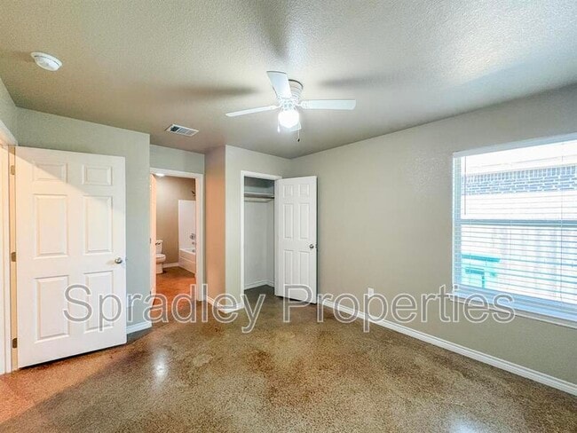 Building Photo - 1559 Kal Ct