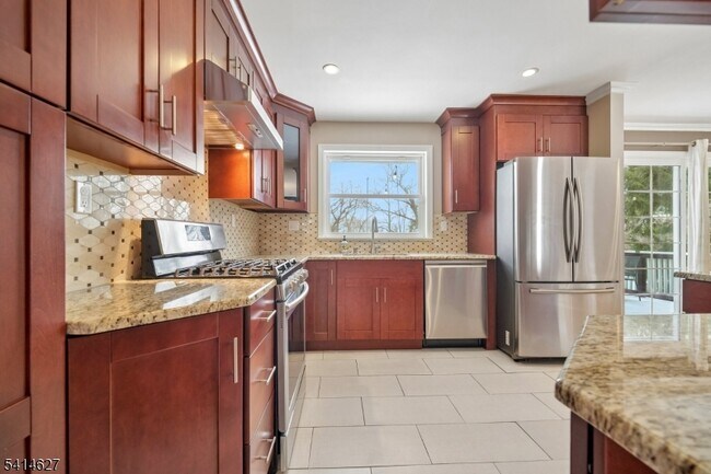 Building Photo - 149 Hillside Ave