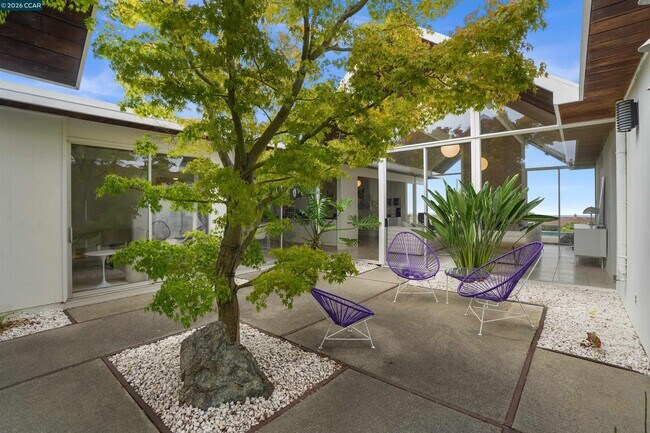 Building Photo - 8021 Shay Dr