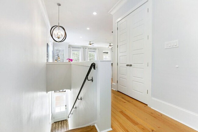 Building Photo - 1212 Carondelet St