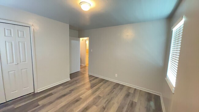 Building Photo - Remodeled 3-bedroom!  Housing accepted!