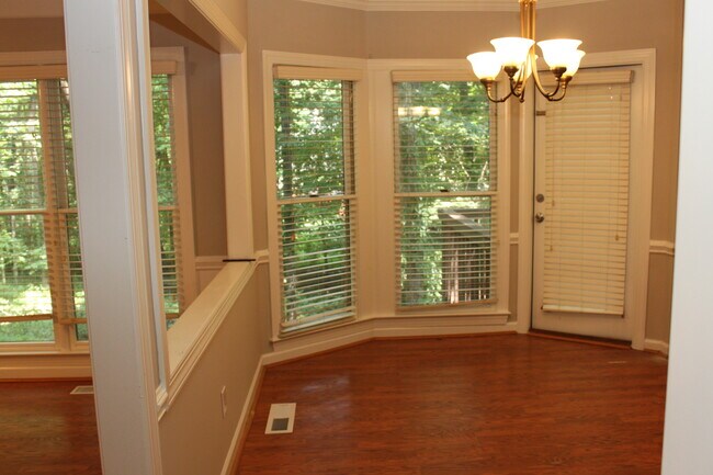 Building Photo - 4926 Benthaven Ln