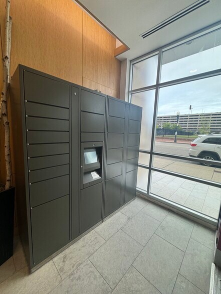 Building Photo - 595 Albany St