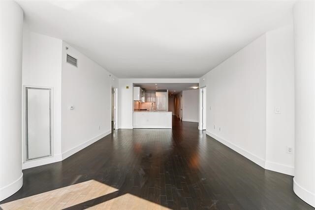 Building Photo - 77 Hudson St