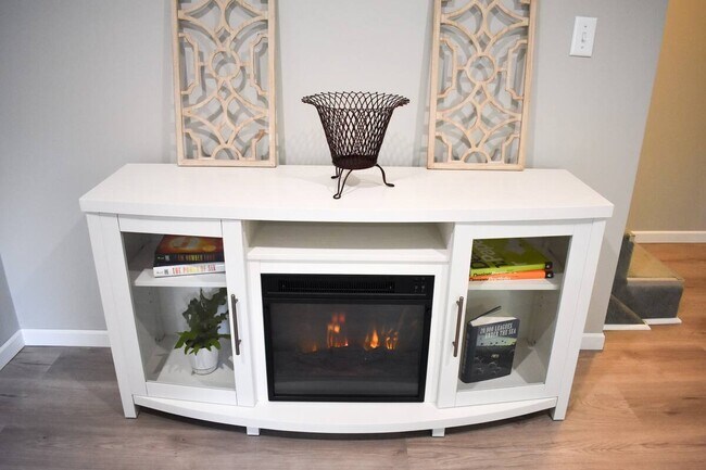 Building Photo - 8A Oak Rd