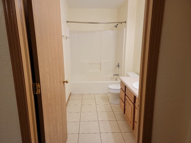 Building Photo - "Spacious 3-Bedroom Side by Side Duplex in...