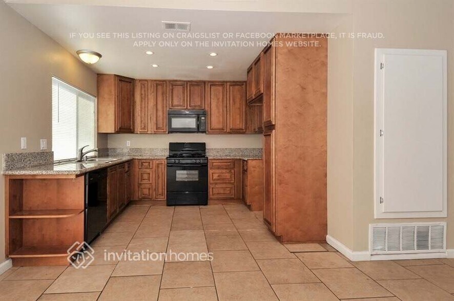 Building Photo - 24051 Roseleaf Pl