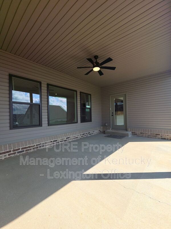 Building Photo - 728 Shaker Dr
