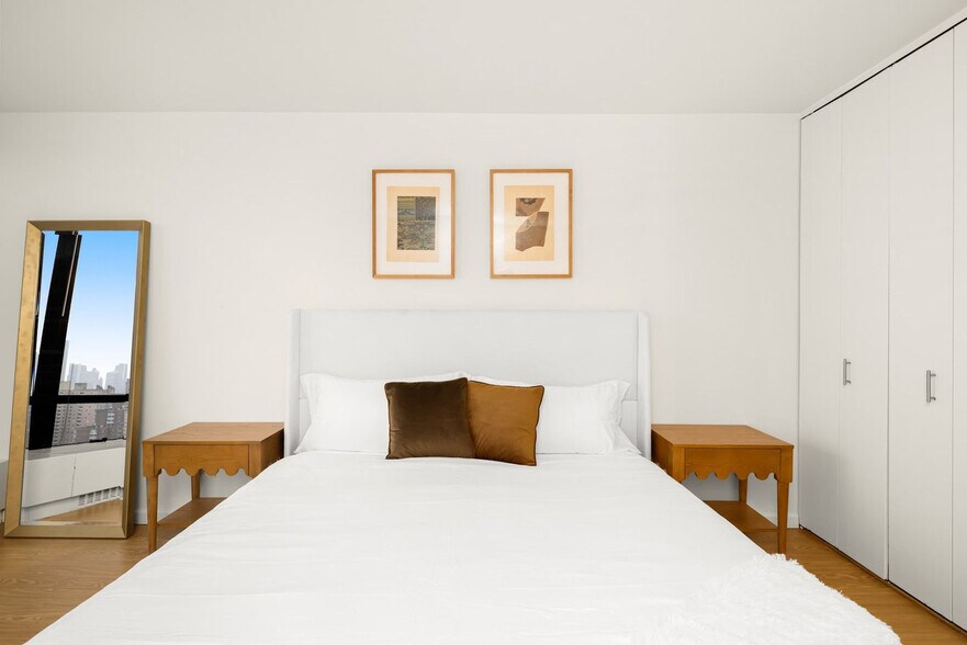 Building Photo - 525 E 72nd St