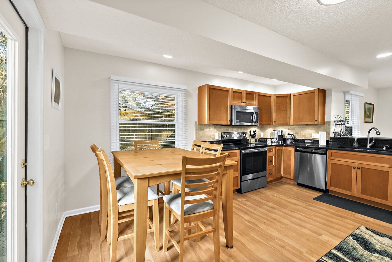 Building Photo - 12 Sylvan Dr
