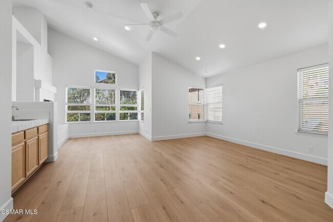 Building Photo - 658 Elevar Ct