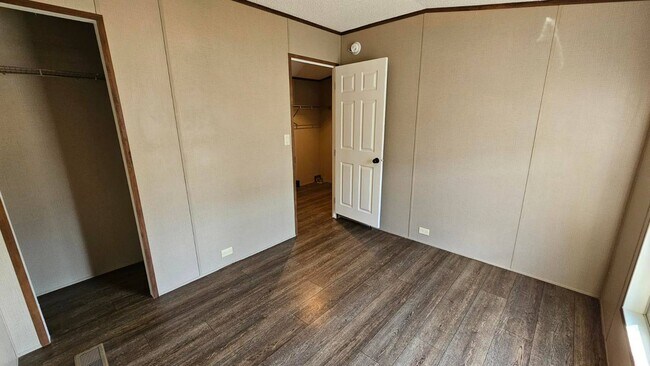 Building Photo - 2201 S Anna St