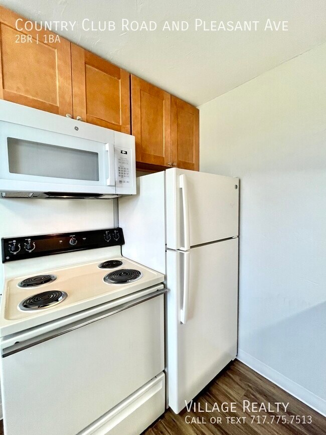 Building Photo - 615 Country Club Rd