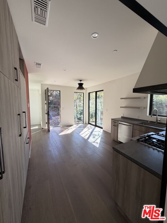 Building Photo - 4517 Cleland Ave