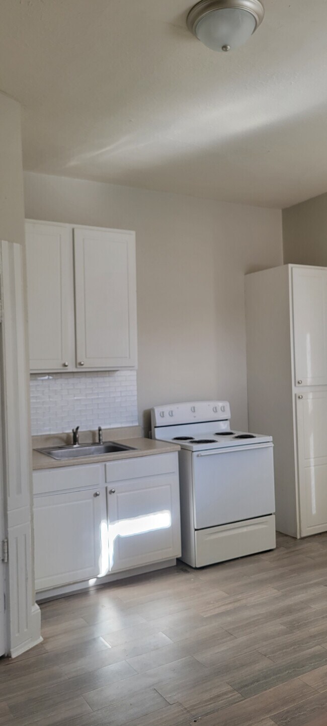 Primary Photo - 101 N Main