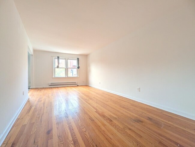Building Photo - 335 3rd St
