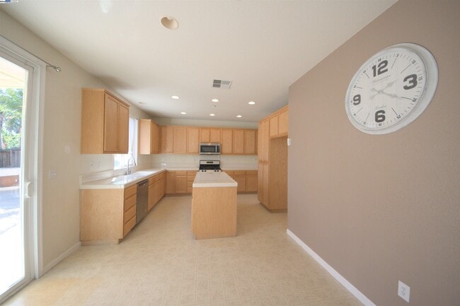 Building Photo - 1612 Marina Way