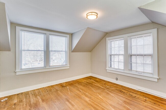 Building Photo - Charming 3BR in College Hill – Pet Friendly & Move-In Ready!