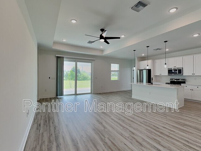 Building Photo - 1422 NE 33rd Ln