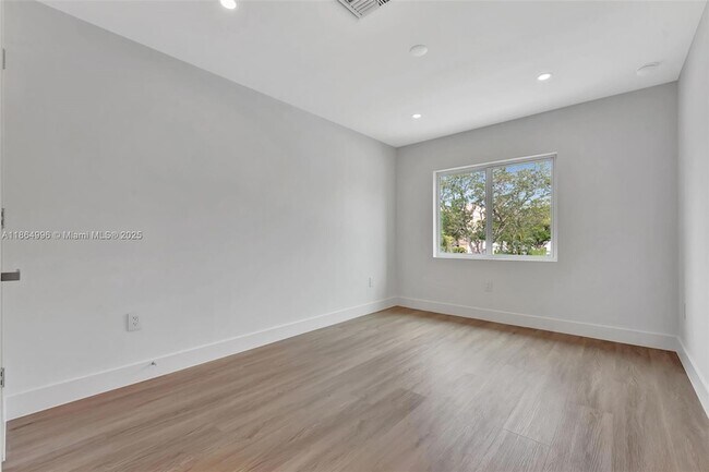 Building Photo - 1563 NW 94th Ave