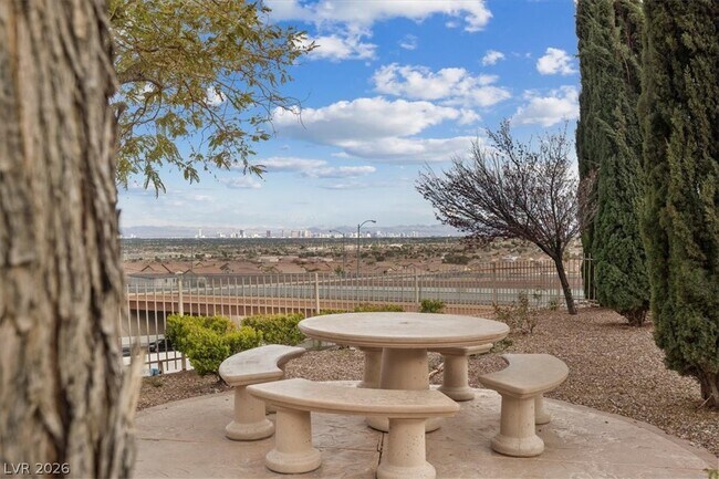 Building Photo - 10550 W Alexander Rd