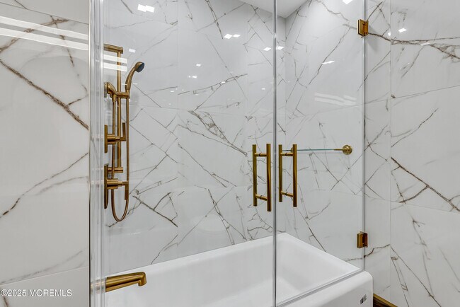 Building Photo - 320 Silver Lagoon Dr