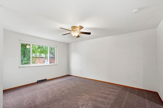 Building Photo - AVAILABLE AUGUST 1ST!! DON'T MISS TIS GORGEOUS 3 BEDROOM IN PENN HILLS!