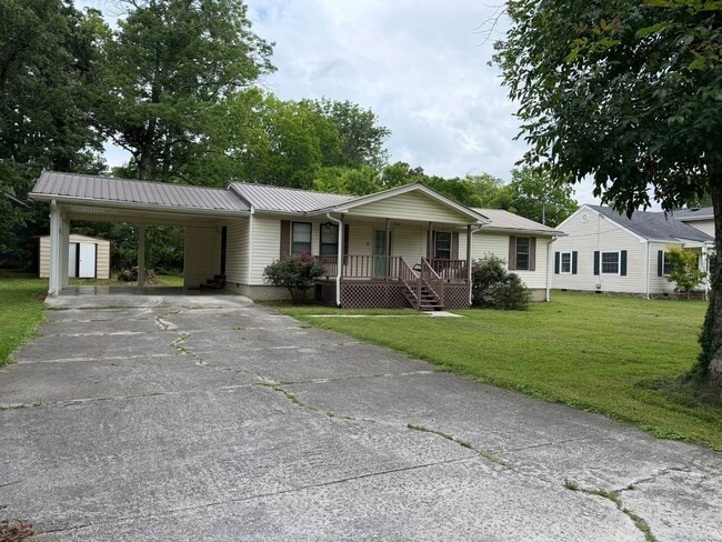 Building Photo - 3BR Rental in Quiet Fort Oglethorpe Neighborhood – Minutes from Battlefield Parkway & Chickamauga...
