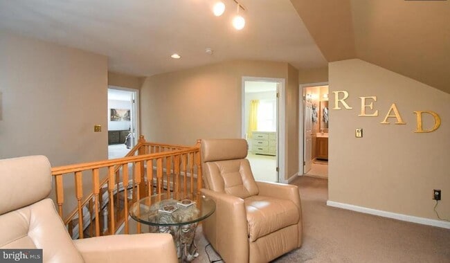 Building Photo - 235 Pinecrest Ln