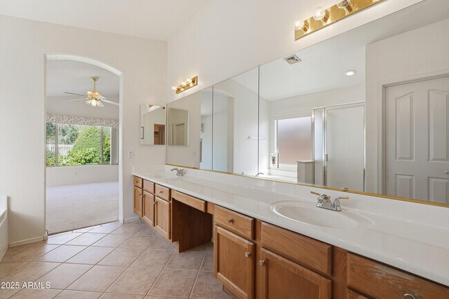 Building Photo - 4626 E Thorn Tree Dr