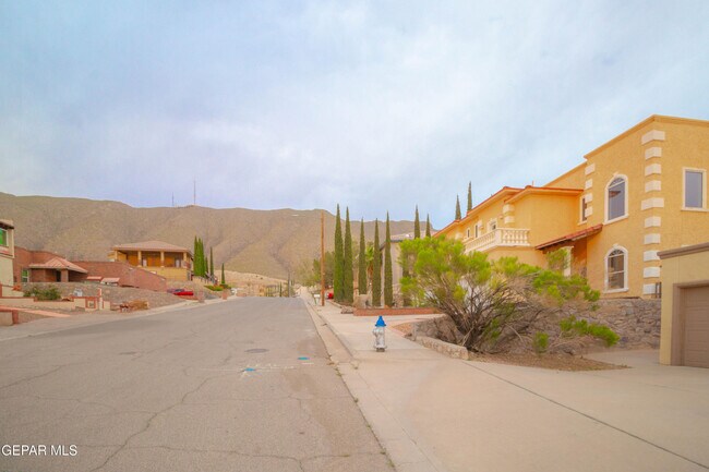 Building Photo - 4744 Excalibur Dr
