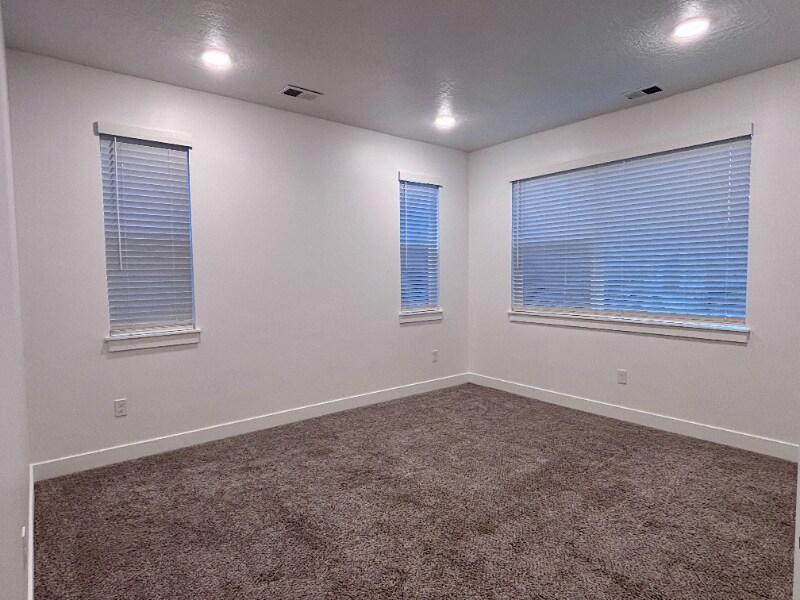 Building Photo - 462 W 40 S