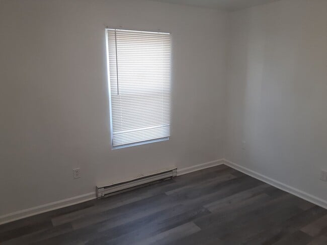 Building Photo - 8851 Plymouth St