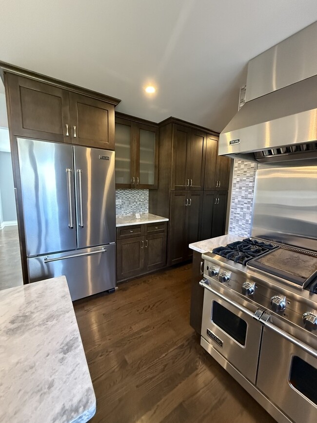 Building Photo - 551 83rd St