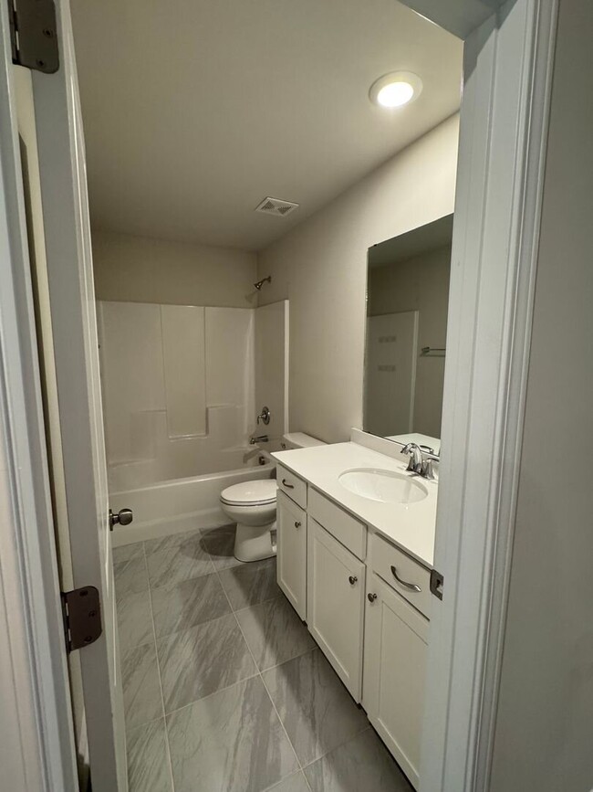 Building Photo - Charming Home in Travelers Rest!