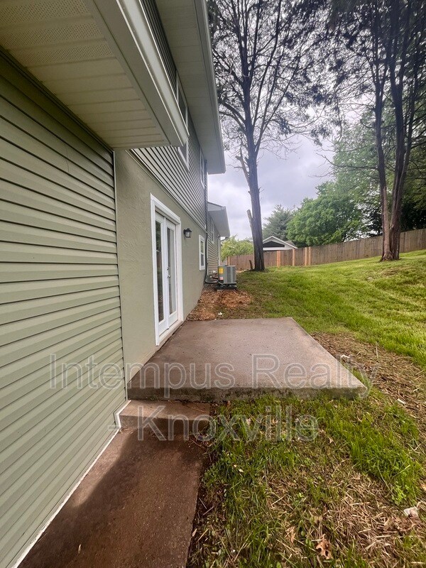 Building Photo - 228 Duzane Dr