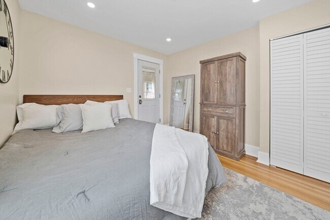 Building Photo - 57 Cook St