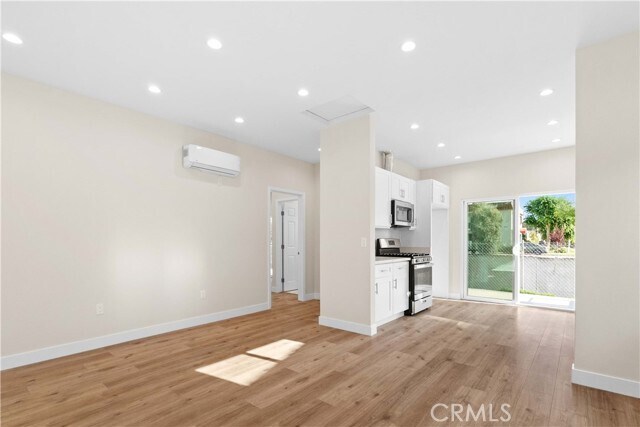 Building Photo - 702 E Glenoaks Blvd
