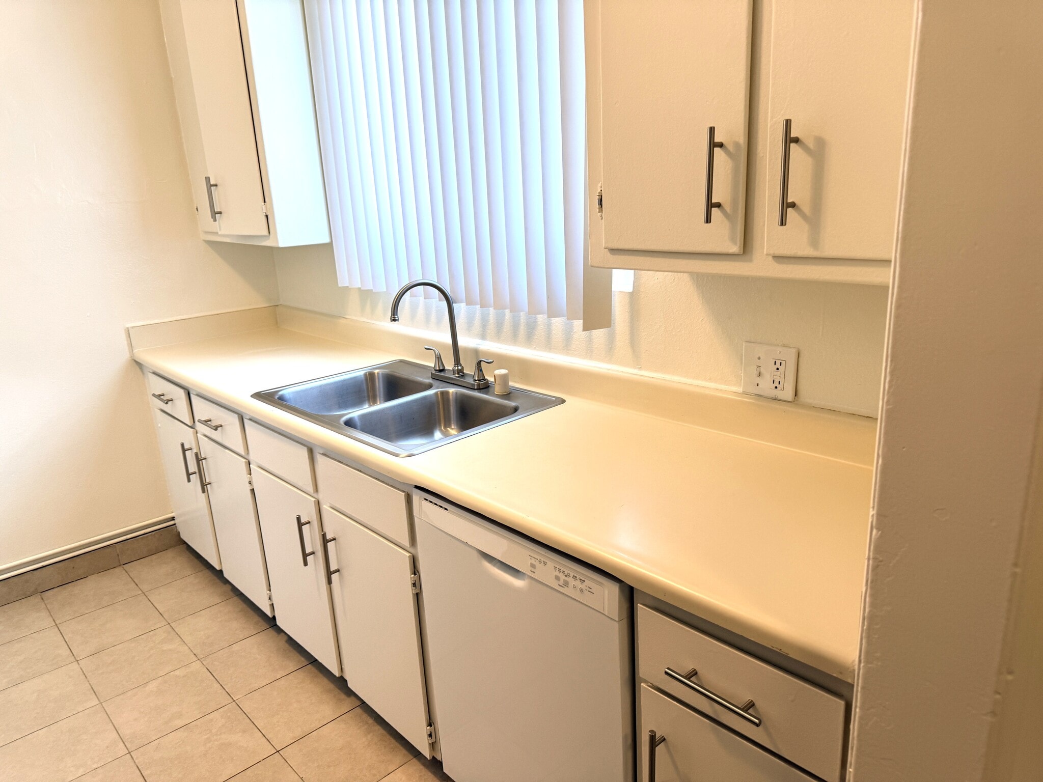 Good counterspace and dishwasher - 4445 Murietta Ave